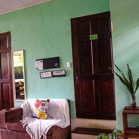 Bed and Breakfast The Jungle Container Quepos Esterno foto