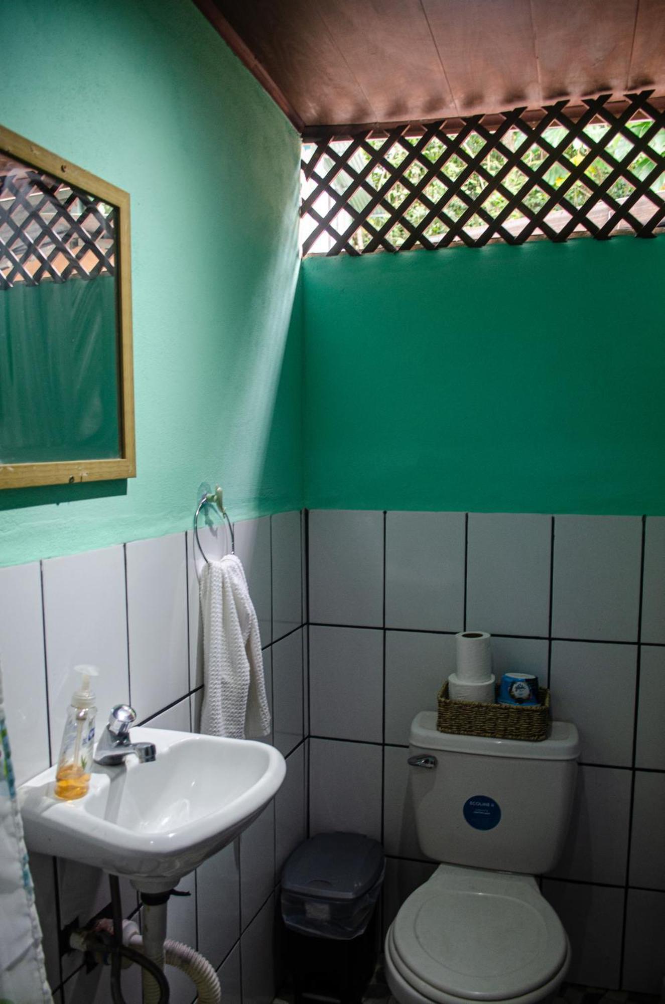Bed and Breakfast The Jungle Container Quepos Esterno foto