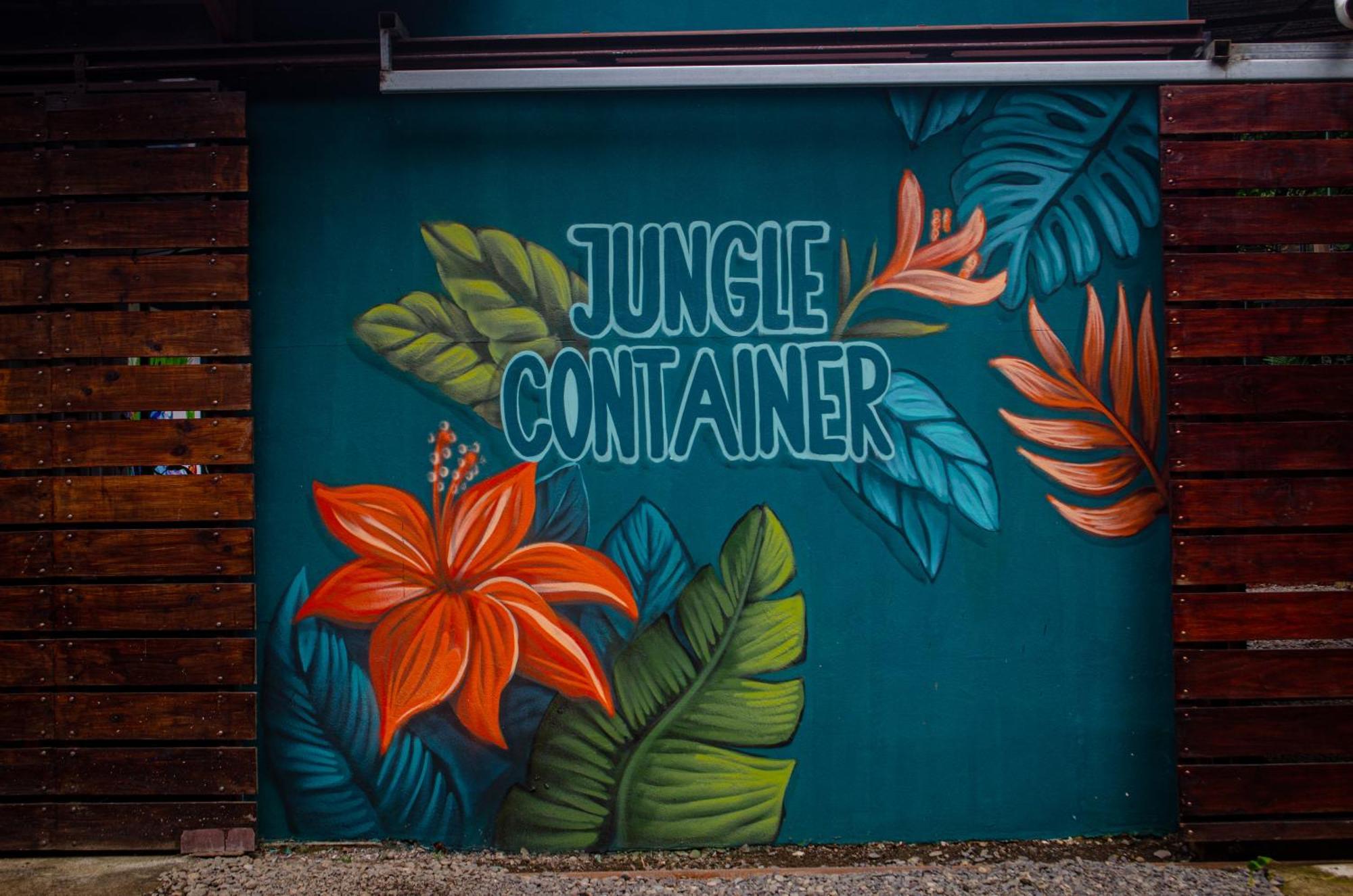 Bed and Breakfast The Jungle Container Quepos Esterno foto