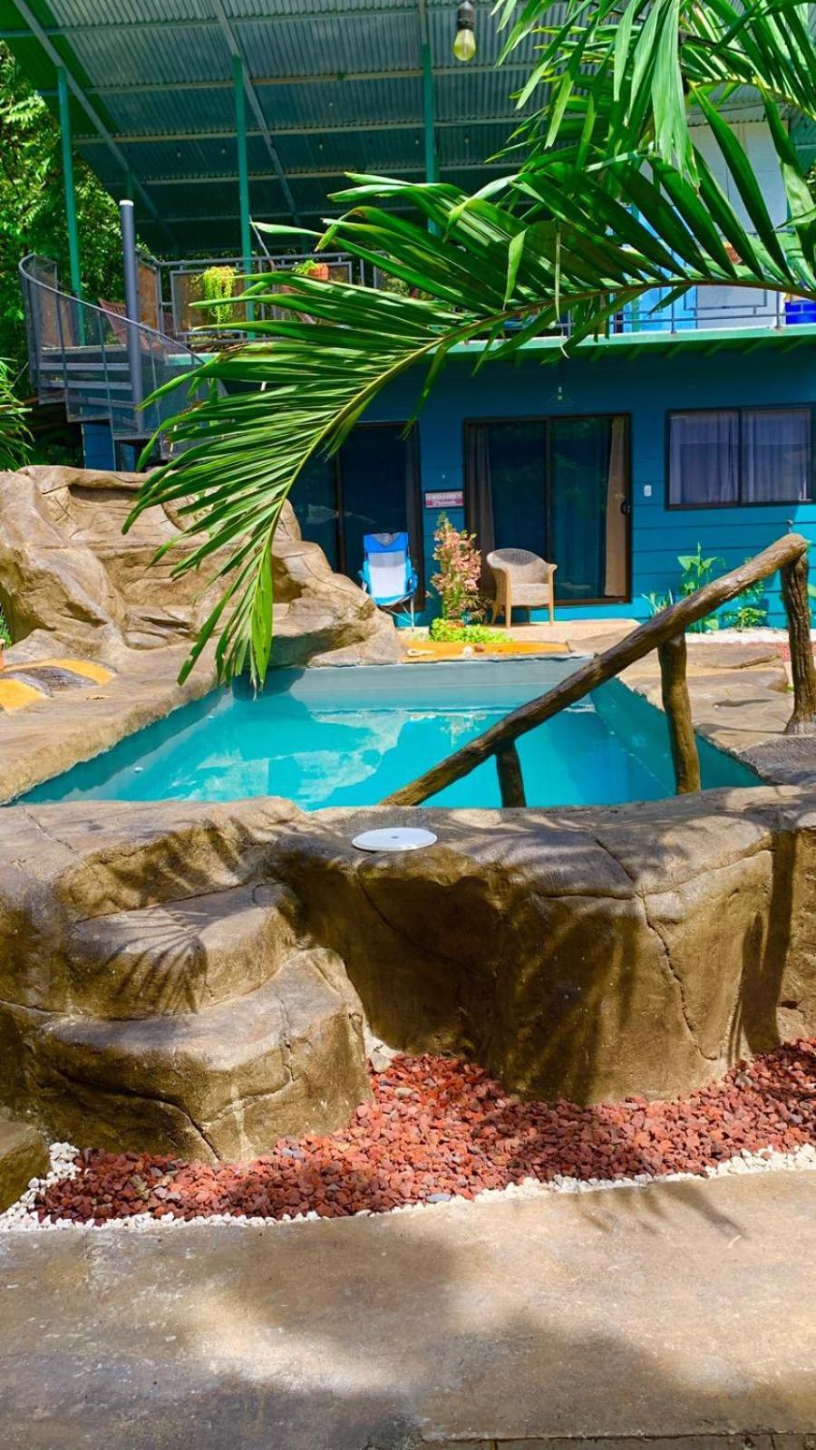 Bed and Breakfast The Jungle Container Quepos Esterno foto